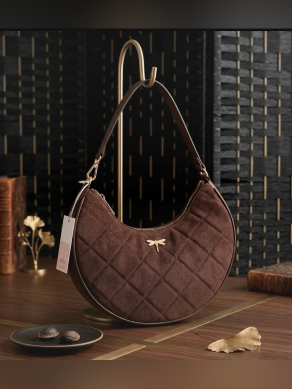 Le bag Crescent Shoulder Bag in Brown